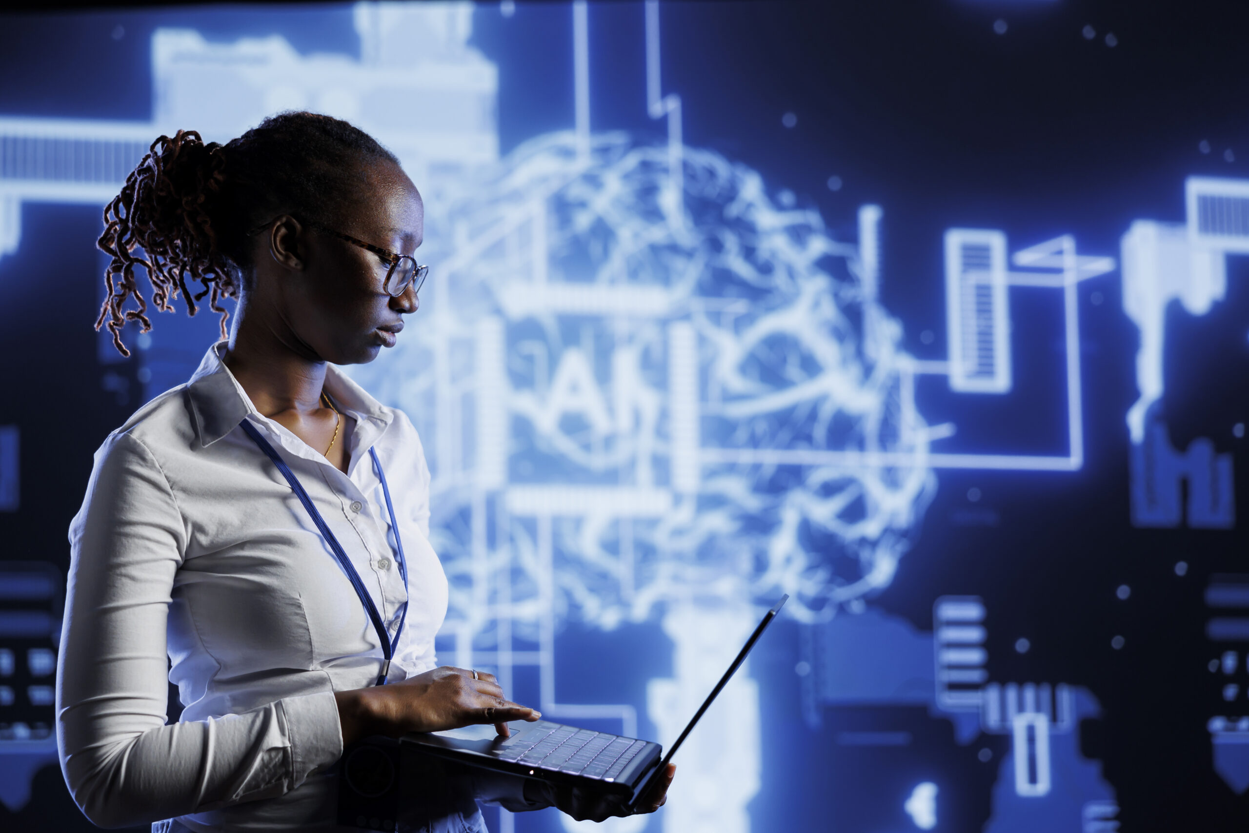 Robôs e pessoas colaborando em ambiente de trabalho digital