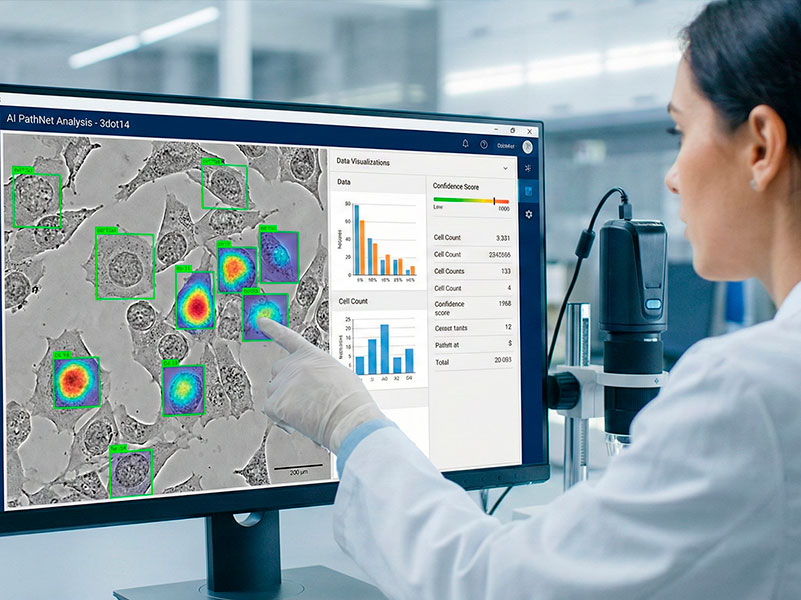 laboratorista analisa imagem com indicadores feitos pela inteligência artificial na tela do computador
